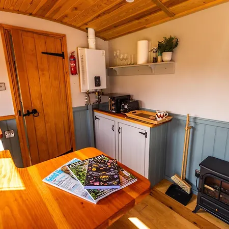 Bluebell Hut * Bristol