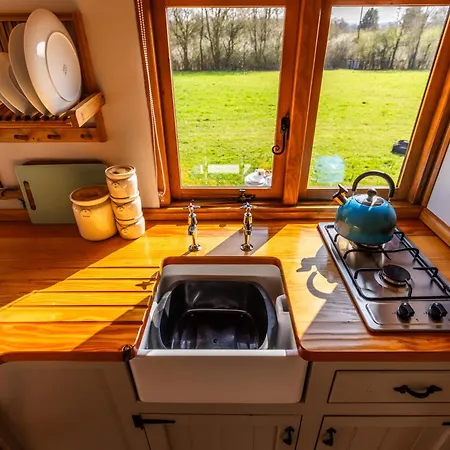 Bluebell Hut * Bristol