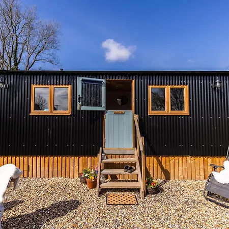 Bluebell Hut *