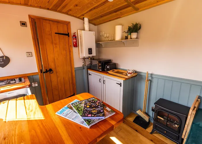 Bluebell Hut * Bristol