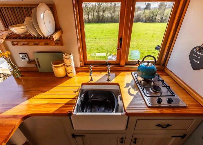 Bluebell Hut * Bristol